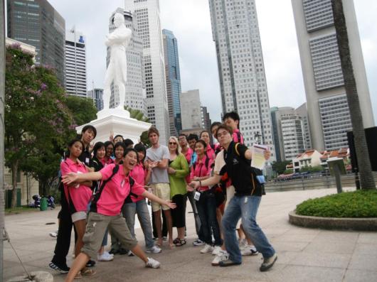 Urban Challenge: Group7 at Sir Thomas Stamford Raffles's Statue